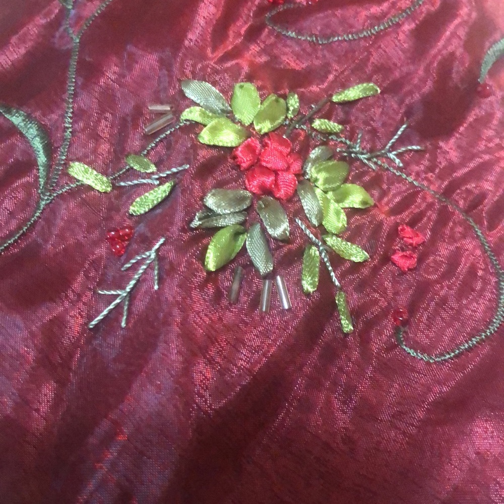 Vintage Tulle Tree Skirt w/Beads, Embroidery & Ribbon 50” Circumference - Picture 6 of 8